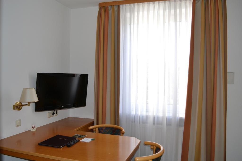 Hotel Am Ostpark Neubiberg Zewnętrze zdjęcie
