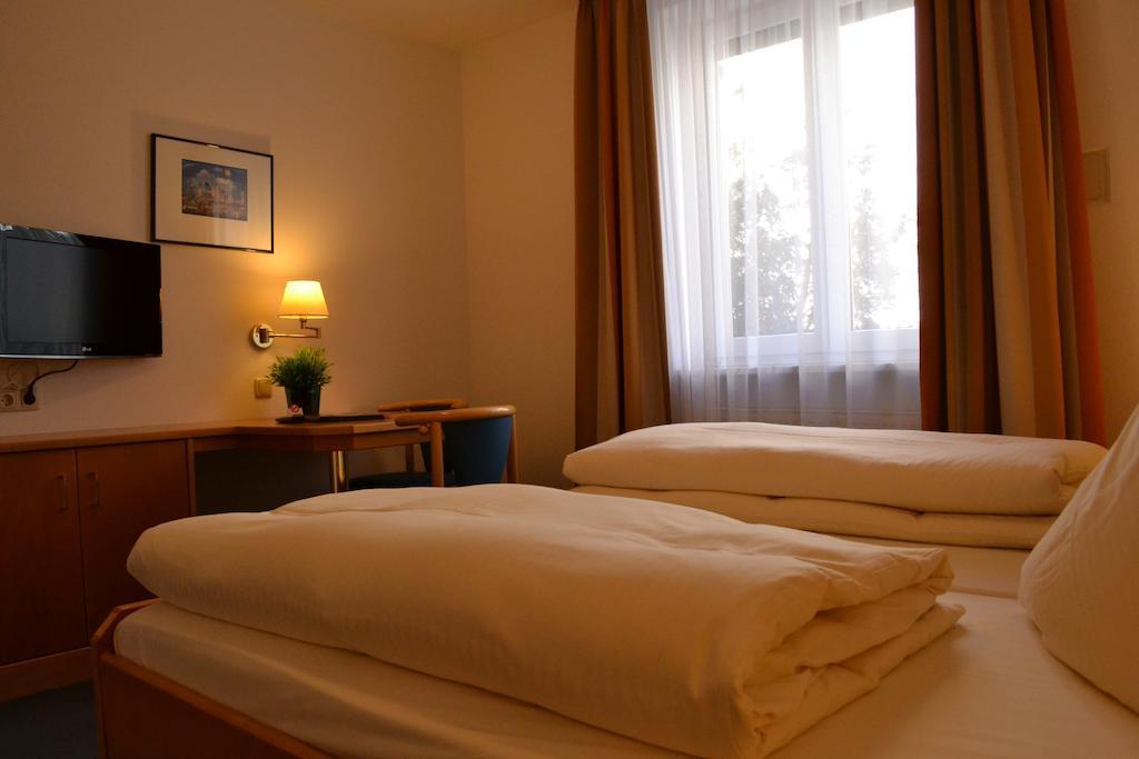 Hotel Am Ostpark Neubiberg Pokój zdjęcie