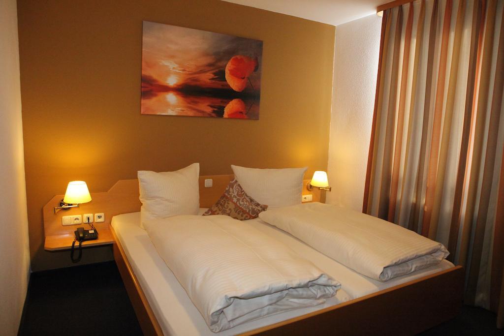 Hotel Am Ostpark Neubiberg Zewnętrze zdjęcie