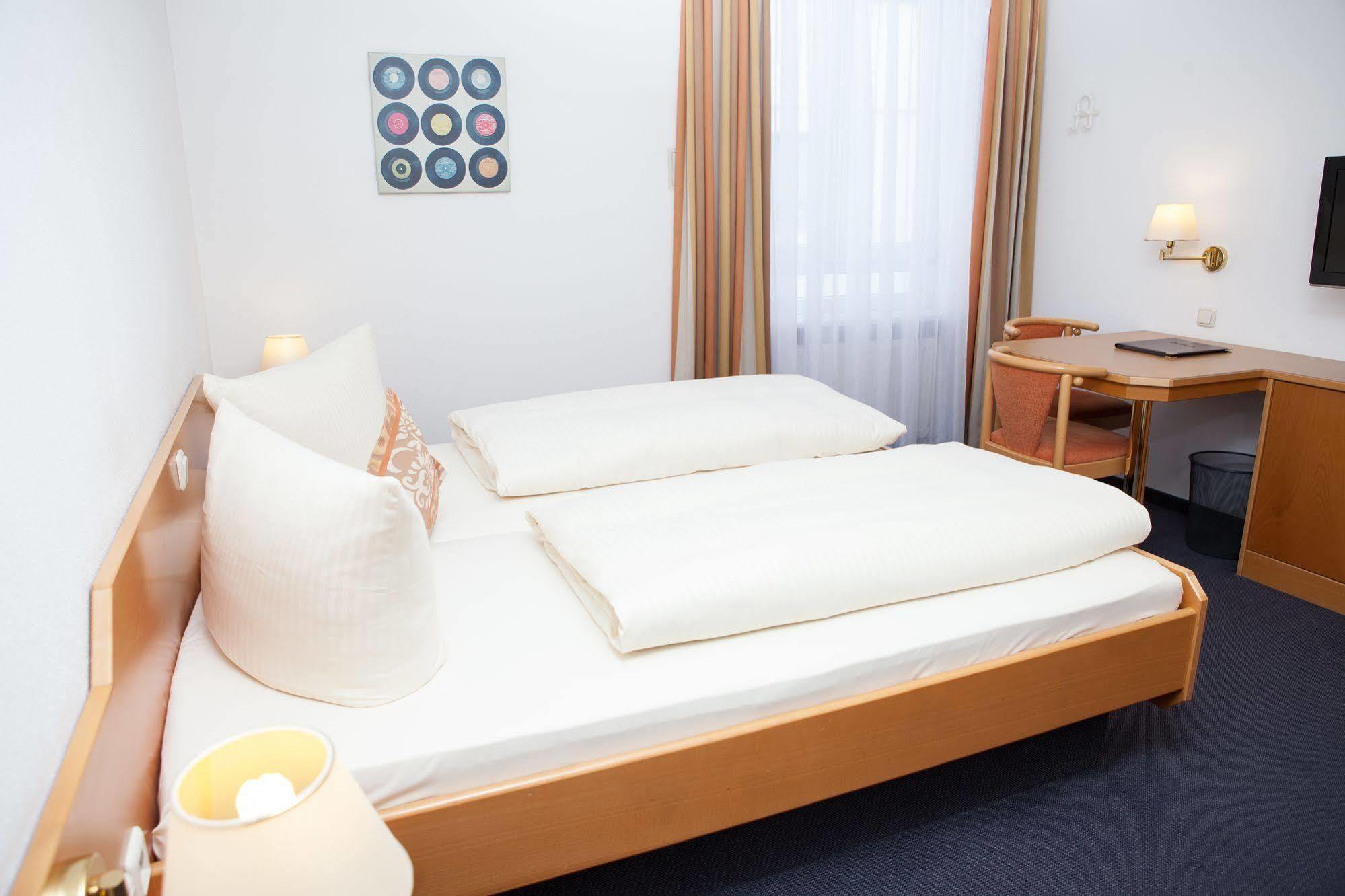 Hotel Am Ostpark Neubiberg Zewnętrze zdjęcie